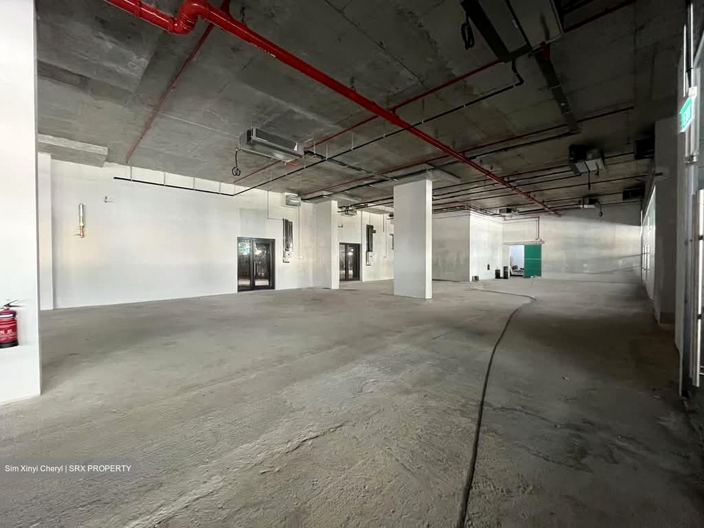 Middle Road (D7), Retail #570505231